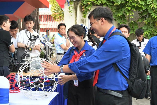 Người trẻ đủ bản lĩnh để đảm đương những việc khó, việc mới- Ảnh 4. Người trẻ đủ bản lĩnh để đảm đương những việc khó, việc mới- Ảnh 4.