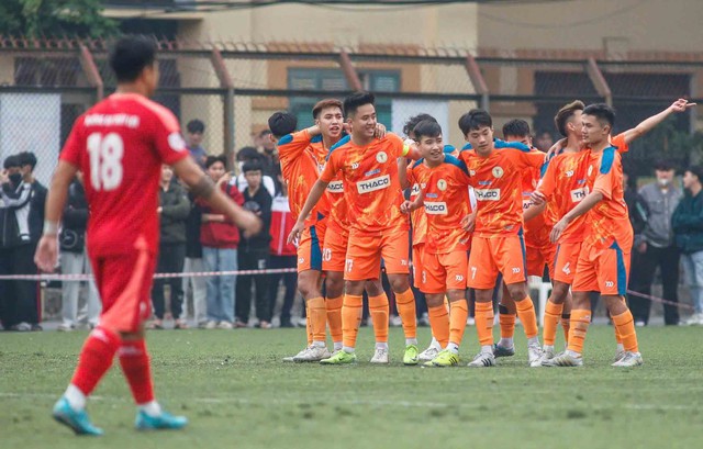 Đua tranh nghẹt thở khu vực phía bắc- Ảnh 1. Đua tranh nghẹt thở khu vực phía bắc- Ảnh 1.