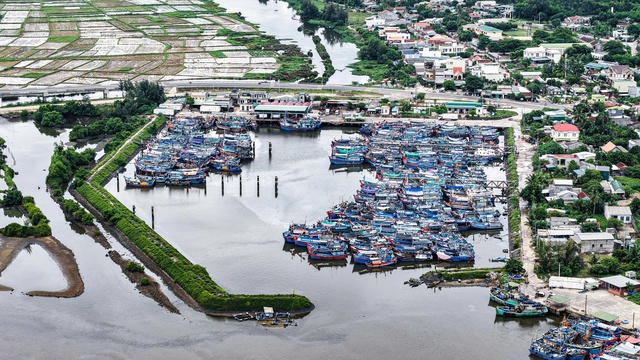 Quảng Ng&atilde;i hỗ trợ 20 tỉ đồng cho chủ t&agrave;u c&aacute; chuyển đổi nghề- Ảnh 2.