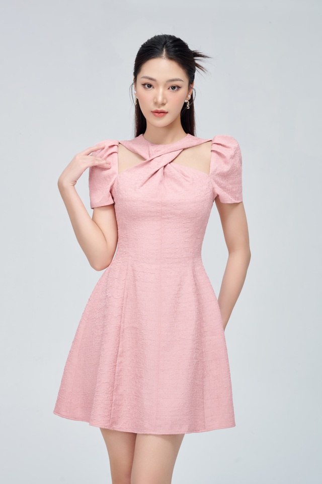 Đầm xoắn, chút nhấn nhá mềm mại cho ngày xuống phố thêm xinh - Ảnh 7.