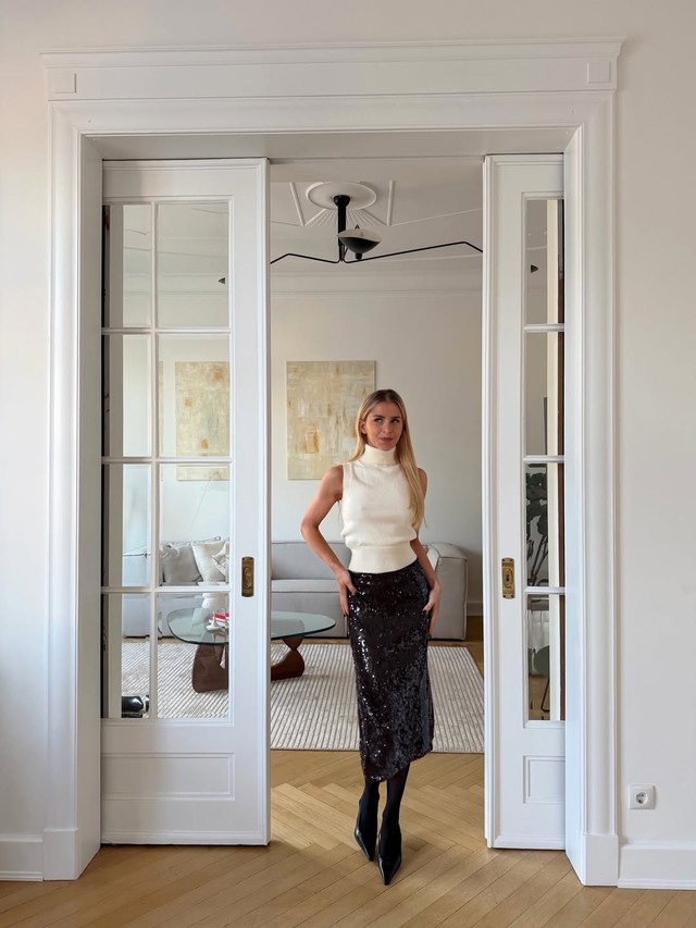 Chân váy dáng dài phối kiểu gì cũng đẹp- Ảnh 1. Chân váy dáng dài phối kiểu gì cũng đẹp- Ảnh 1.