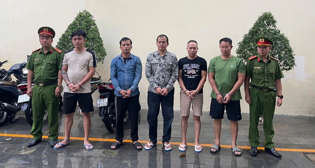 C&ocirc;ng an TP.HCM bắt chủ C&ocirc;ng ty TNHH Mua b&aacute;n nợ L&ecirc; Phong Gia Lai - Ảnh 1.