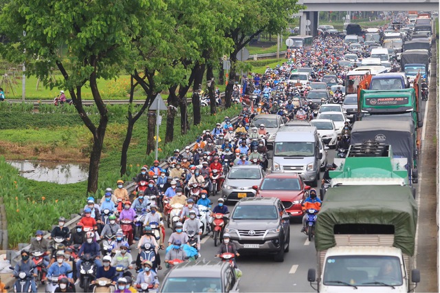 CSGT khuyến c&aacute;o tr&aacute;nh QL1 cũ, về miền T&acirc;y n&ecirc;n chọn lộ tr&igrave;nh n&agrave;o dịp tết? - Ảnh 1.