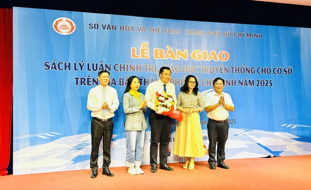 Sở VH-TT TP.HCM 'l&igrave; x&igrave;' s&aacute;ch mừng năm mới- Ảnh 3.