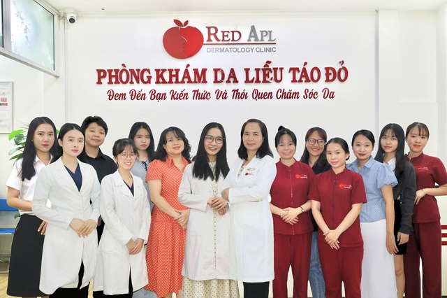 H&agrave;nh tr&igrave;nh 15 năm Ph&ograve;ng kh&aacute;m Da liễu T&aacute;o Đỏ: Đồng h&agrave;nh c&ugrave;ng l&agrave;n da Việt - Ảnh 2.