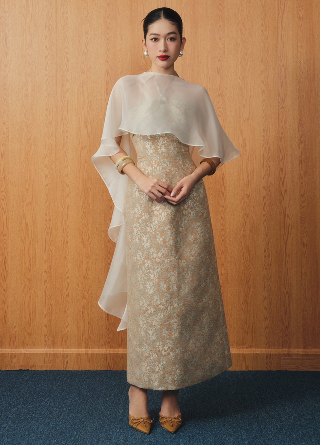 Phối váy và khăn choàng lụa voan, nhìn góc nào cũng đẹp- Ảnh 8.