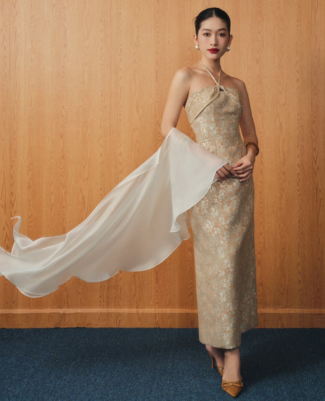 Phối váy và khăn choàng lụa voan, nhìn góc nào cũng đẹp- Ảnh 7.