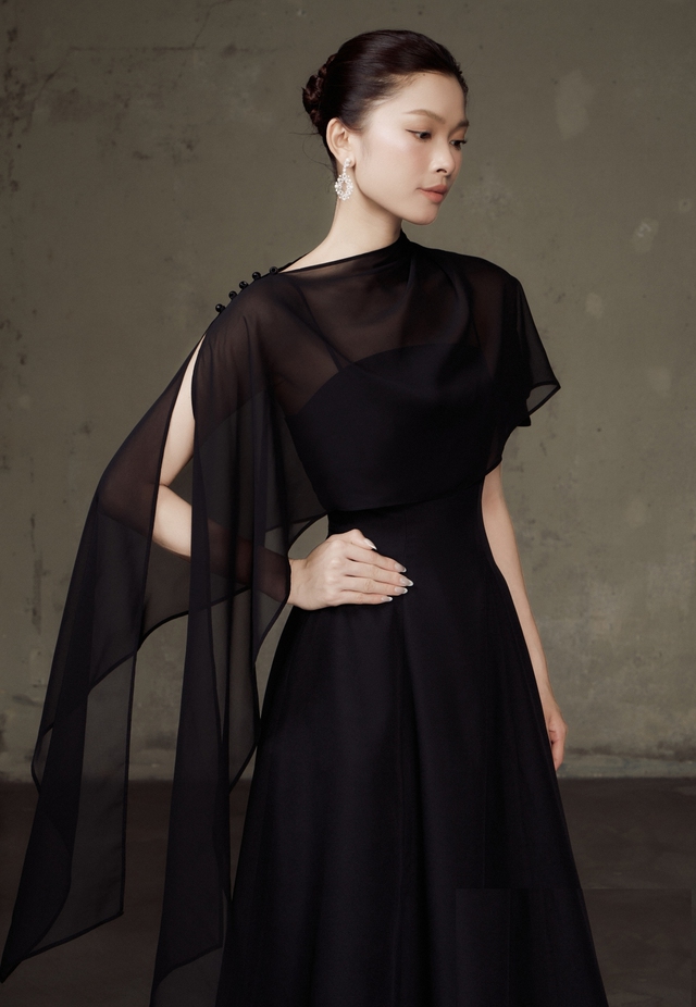 Phối váy và khăn choàng lụa voan, nhìn góc nào cũng đẹp- Ảnh 6.