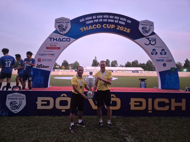 Trường ĐH B&aacute;ch khoa - ĐHQT TP.HCM c&oacute; trợ l&yacute; HLV T&acirc;y: Như hổ th&ecirc;m c&aacute;nh!- Ảnh 4.