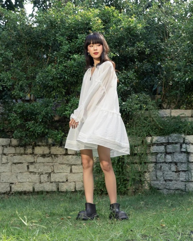 Váy babydoll trắng, ‘khoảng lặng’ ngọt ngào cho những nàng thơ yêu sự tối giản Váy babydoll trắng, ‘khoảng lặng’ ngọt ngào cho những nàng thơ yêu sự tối giản- Ảnh 6.
