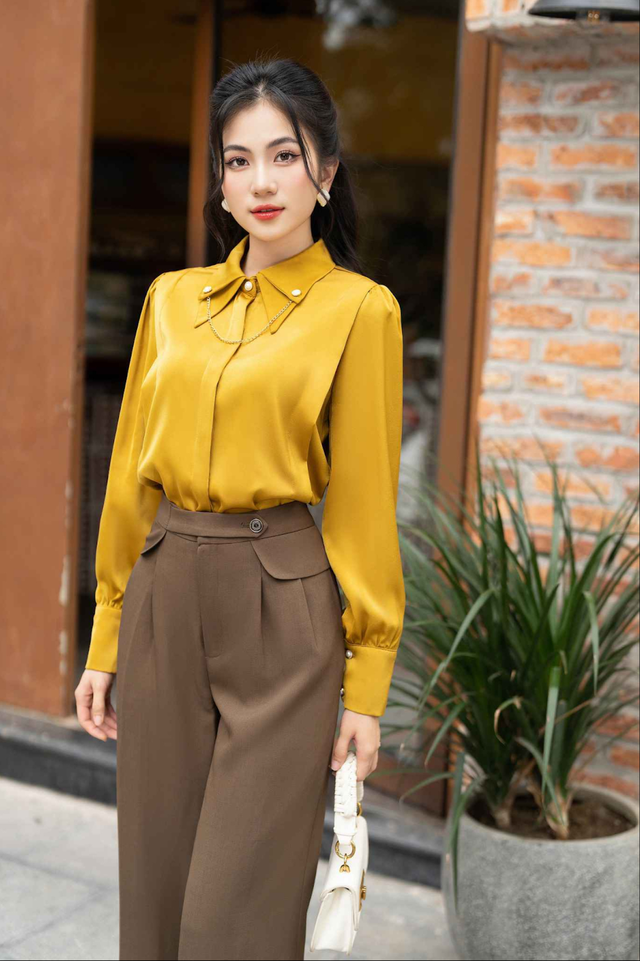 Diện trang phục sắc vàng rực rỡ, sang chảnh đón năm mới- Ảnh 2. Diện trang phục sắc vàng rực rỡ, sang chảnh đón năm mới- Ảnh 2.