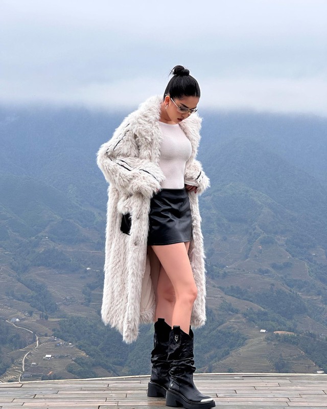 Sang như quý cô nhưng vẫn năng động với bản phối áo khoác lông và giày bốt- Ảnh 1.