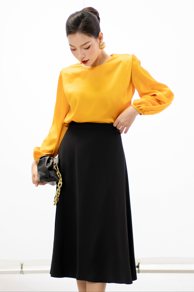 Diện trang phục sắc vàng rực rỡ, sang chảnh đón năm mới- Ảnh 3. Diện trang phục sắc vàng rực rỡ, sang chảnh đón năm mới- Ảnh 3.