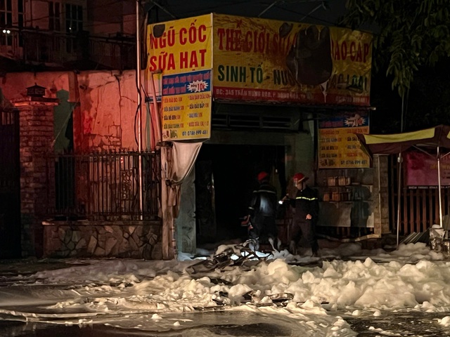 Vụ ch&aacute;y ki ốt, 1 người tử vong ở TP.HCM: Thi thể tr&oacute;i bằng d&acirc;y kẽm - Ảnh 1.