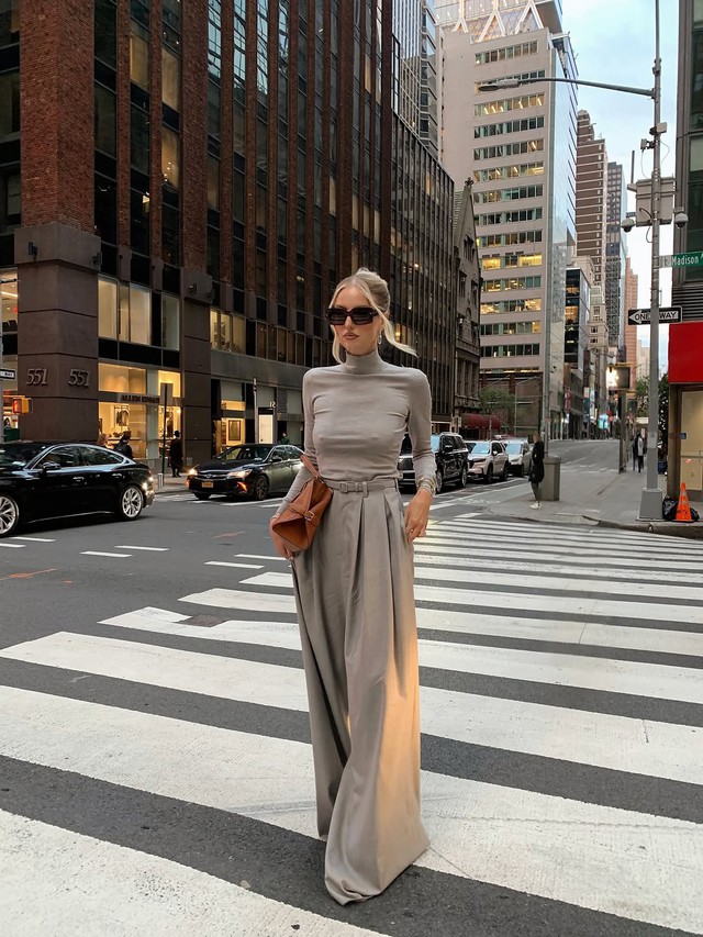 Phối đồ tối giản mà sang: công thức giúp bạn nổi bật vào ngày đầu năm- Ảnh 2. Phối đồ tối giản mà sang: công thức giúp bạn nổi bật vào ngày đầu năm- Ảnh 2.