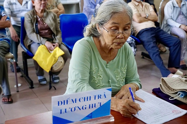 TP.HCM: Lịch chi trả lương hưu tháng 1.2026 lùi ngày vì nghỉ tết dương lịch - Ảnh 1.