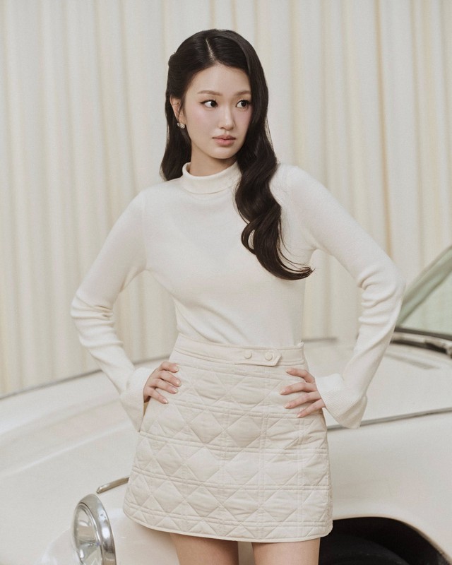 Bộ sưu tập áo len mỏng, dịu dàng cho những ngày trời se lạnh Bộ sưu tập áo len dịu dàng cho những ngày trời se lạnh - Ảnh 2.