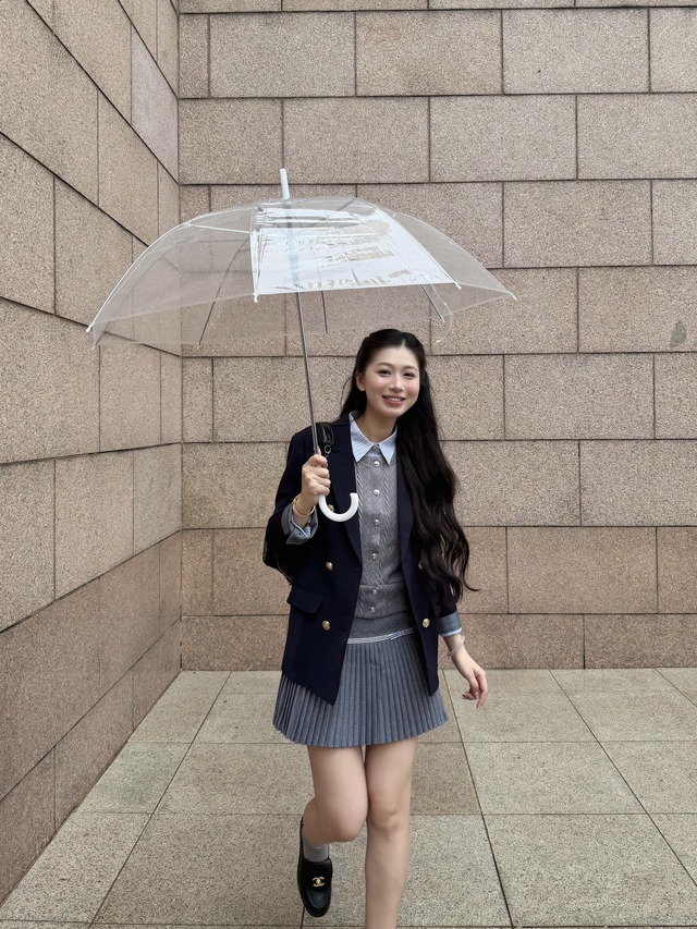 Khi trời trở lạnh, đâu là chiếc áo khoác xứng đáng để nàng đầu tư?- Ảnh 2.