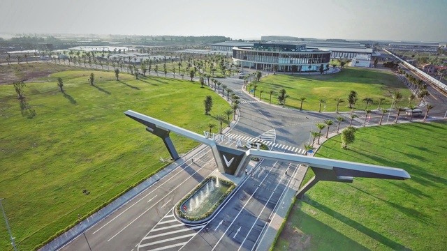 Chiếc xe thứ 200.000 ch&iacute;nh thức lăn b&aacute;nh từ nh&agrave; m&aacute;y VinFast Hải Ph&ograve;ng- Ảnh 2.