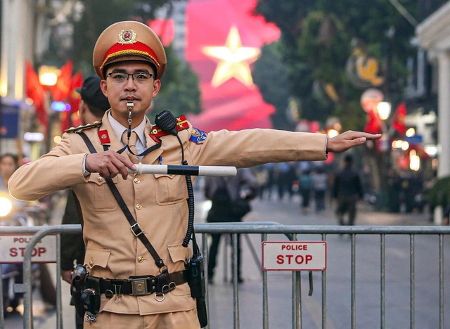 Hà Nội cấm nhiều tuyến đường ngày cuối năm phục vụ bắn pháo hoa- Ảnh 1. Hà Nội cấm nhiều tuyến đường ngày cuối năm phục vụ bắn pháo hoa- Ảnh 1.