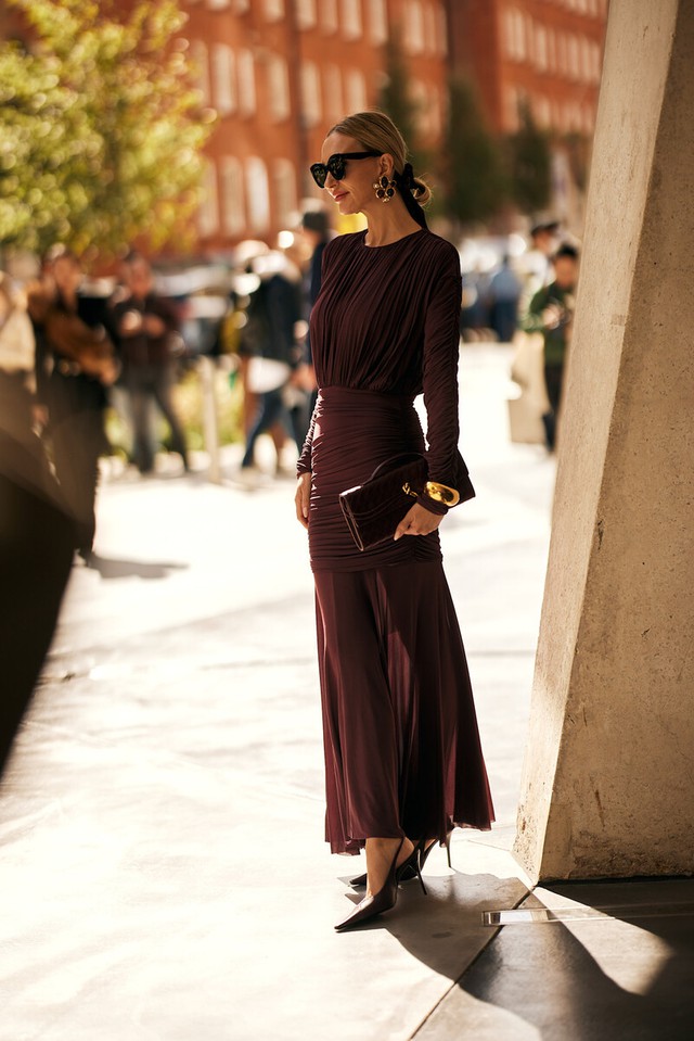 Phối đồ tối giản mà sang: công thức giúp bạn nổi bật vào ngày đầu năm- Ảnh 5. Phối đồ tối giản mà sang: công thức giúp bạn nổi bật vào ngày đầu năm- Ảnh 5.