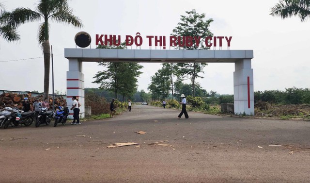 Bắt chủ đầu tư dự &aacute;n khu đ&ocirc; thị Ruby City chiếm đoạt 100 tỉ đồng của kh&aacute;ch h&agrave;ng- Ảnh 1.