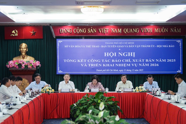 TP.HCM sắp xếp b&aacute;o ch&iacute;, xuất bản: Vượt kh&oacute; để giữ vai tr&ograve; n&ograve;ng cốt truyền th&ocirc;ng - Ảnh 1.