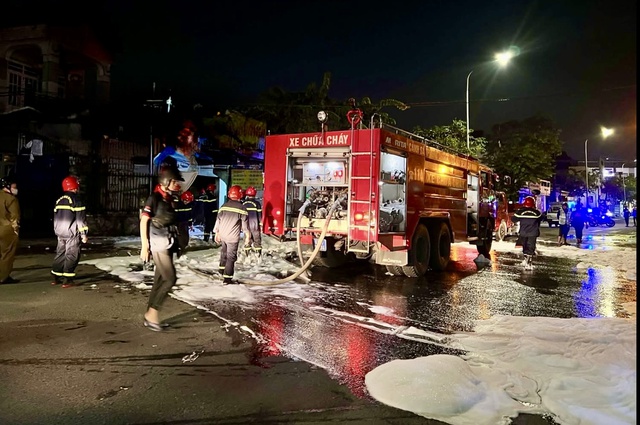 TP.HCM: Ch&aacute;y ki ốt ở phường Đ&ocirc;ng H&ograve;a, 1 người tử vong- Ảnh 2.