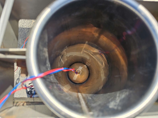 Hơn 100 người lắp đặt 500 quả ph&aacute;o hoa tầm cao đ&oacute;n năm mới ở B&atilde;i Sau- Ảnh 5.