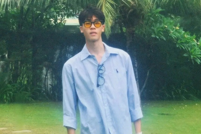 Chờ xe buýt vẫn nhận… bê tráp giúp người lạ, chàng trai gây 'sốt' mạng xã hội - Ảnh 2.