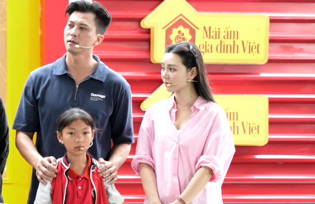 Quỳnh Kool kh&oacute;c nghẹn tr&ecirc;n truyền h&igrave;nh v&igrave; ho&agrave;n cảnh kh&oacute; khăn của trẻ mồ c&ocirc;i - Ảnh 2.