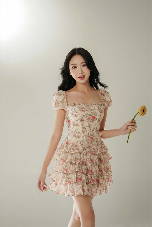 Đầm bèo nhún đa tầng 'lên ngôi', tạo vẻ đẹp bay bổng cho phái đẹp- Ảnh 2.