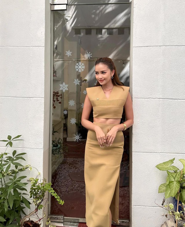 Đón đầu xu hướng với bản phối cùng áo độn vai hiện đại- Ảnh 3. Đón đầu xu hướng với bản phối cùng áo độn vai hiện đại- Ảnh 3.