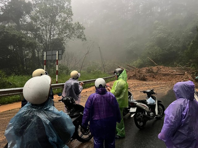 Mưa lớn lại sạt lở đ&egrave;o Mimosa v&agrave; c&aacute;c đ&egrave;o, g&acirc;y ngập lụt nặng nhiều nơi- Ảnh 4.