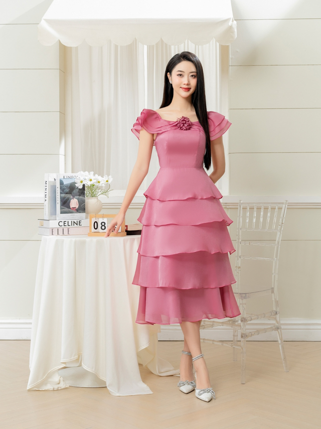 Đầm bèo nhún đa tầng 'lên ngôi', tạo vẻ đẹp bay bổng cho phái đẹp- Ảnh 7.