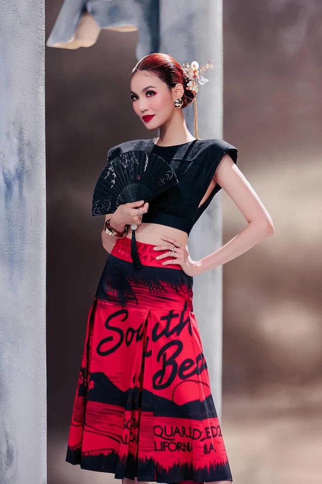 Đón đầu xu hướng với bản phối cùng áo độn vai hiện đại- Ảnh 8. Đón đầu xu hướng với bản phối cùng áo độn vai hiện đại- Ảnh 8.