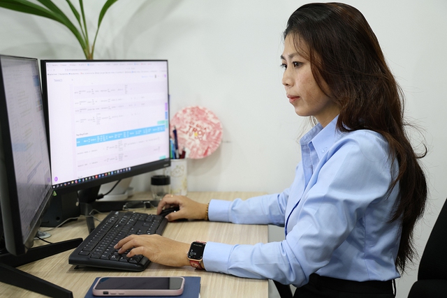 Chị Dương Thị Ngọc H&acirc;n v&agrave; những s&aacute;ng kiến thi đua y&ecirc;u nước trong chuyển đổi số - Ảnh 1.