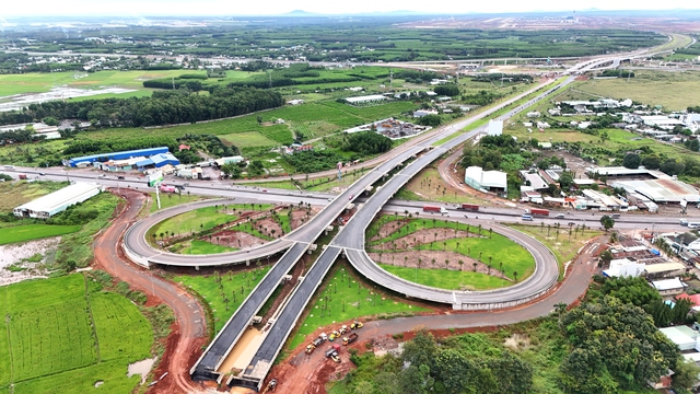 តើប្រជាជននៅទីក្រុងហូជីមិញទៅព្រលានយន្តហោះឡុងថាញ់ដោយរបៀបណា? - រូបថត ១.