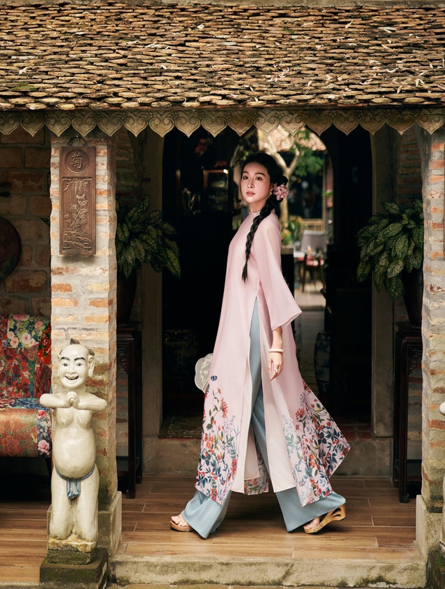 Áo dài mùa mới nhiều lớp, vải mỏng nhẹ, màu sắc 'vạn người mê'- Ảnh 1.