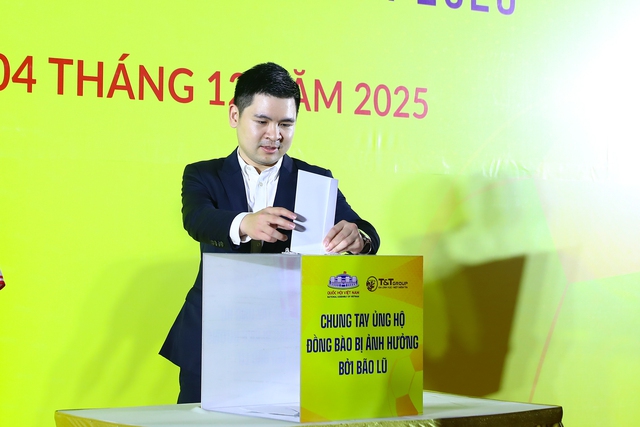 HLV Harry Kewell c&ugrave;ng Văn Quyết, H&ugrave;ng Dũng quy&ecirc;n g&oacute;p hỗ trợ đồng b&agrave;o v&ugrave;ng lũ- Ảnh 4.