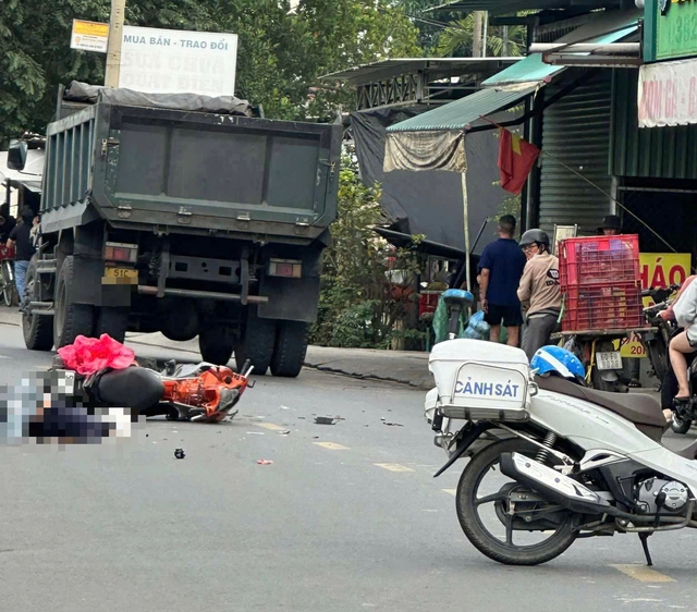 Phong tỏa đường Phan Văn Hớn, TP.HCM vì tai nạn giao thông- Ảnh 1. Phong tỏa đường Phan Văn Hớn, TP.HCM vì tai nạn giao thông- Ảnh 1.