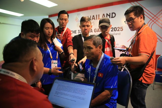 HLV Mai Đức Chung nói điều bất ngờ về Huỳnh Như, HLV Malaysia muốn gây sốc cho Việt Nam- Ảnh 3. HLV Mai Đức Chung nói điều bất ngờ về Huỳnh Như, HLV Malaysia muốn gây sốc cho Việt Nam- Ảnh 3.