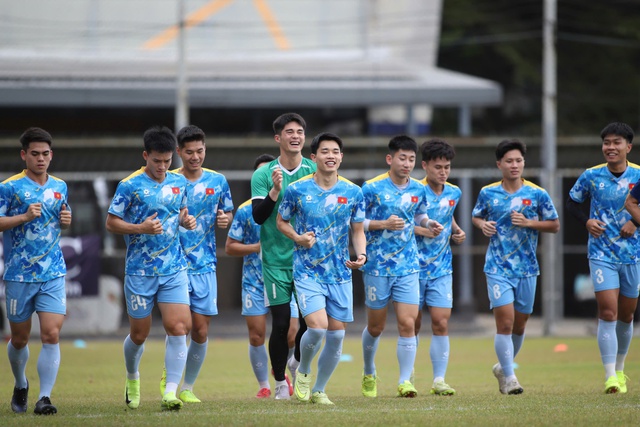 Quốc Việt tiết lộ t&igrave;nh huống &lsquo;đấu tranh&rsquo; với trọng t&agrave;i, cực tin U.23 Việt Nam sẽ thắng Malaysia- Ảnh 2.