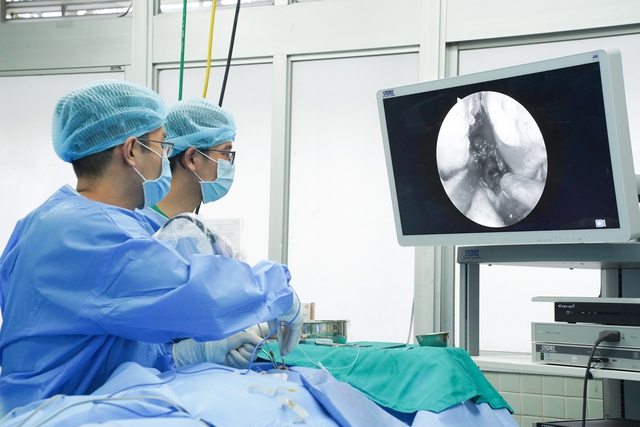 Bệnh viện Chợ Rẫy phẫu thuật th&agrave;nh c&ocirc;ng u tuyến y&ecirc;n khổng lồ - Ảnh 1.