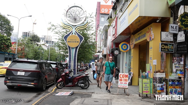 TP.HCM chờ sửa nghị định mới tiếp tục đề án thu phí vỉa hè- Ảnh 2.