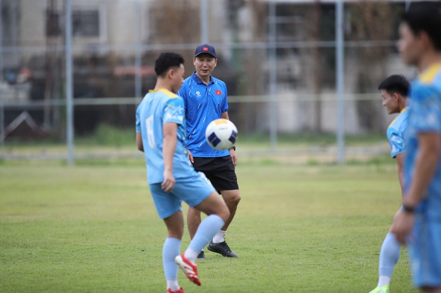 Quốc Việt tiết lộ t&igrave;nh huống &lsquo;đấu tranh&rsquo; với trọng t&agrave;i, cực tin U.23 Việt Nam sẽ thắng Malaysia- Ảnh 3.