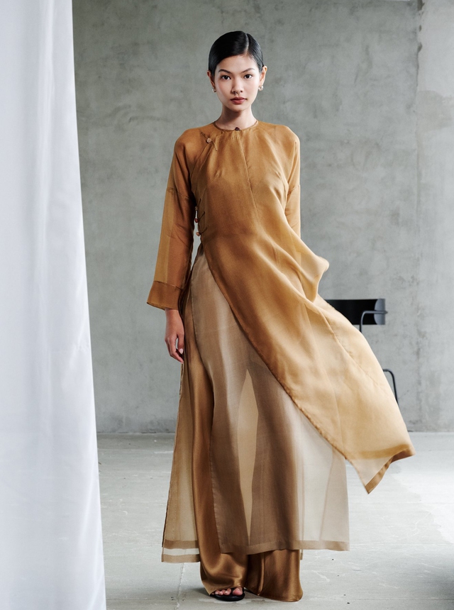 Áo dài mùa mới nhiều lớp, vải mỏng nhẹ, màu sắc 'vạn người mê'- Ảnh 2.