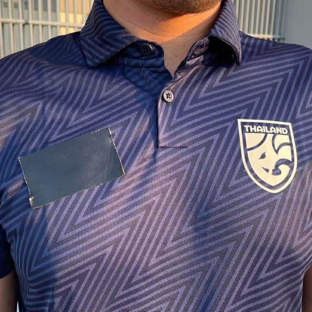 Thực hư chuyện BTC s&acirc;n Rajamangala d&ugrave;ng băng d&iacute;nh đen che logo &aacute;o CĐV: Lại chỉ v&igrave; lỗi&hellip; truyền đạt?- Ảnh 1.