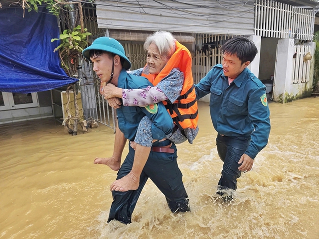 Khánh Hòa, Lâm Đồng lại ngập lụt, sạt lở sau đêm mưa lớn- Ảnh 1.