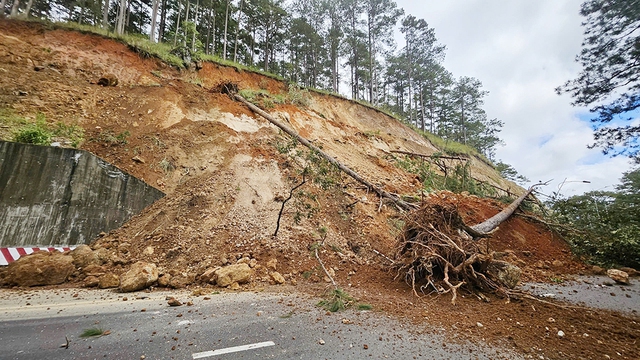 Khánh Hòa, Lâm Đồng lại ngập lụt, sạt lở sau đêm mưa lớn- Ảnh 3.